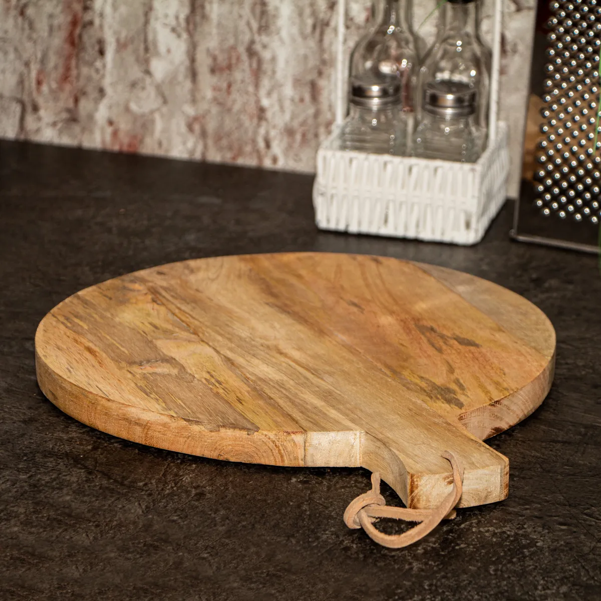 Holzbrett-Rund-Henkel-Leder-CHO-65482-3